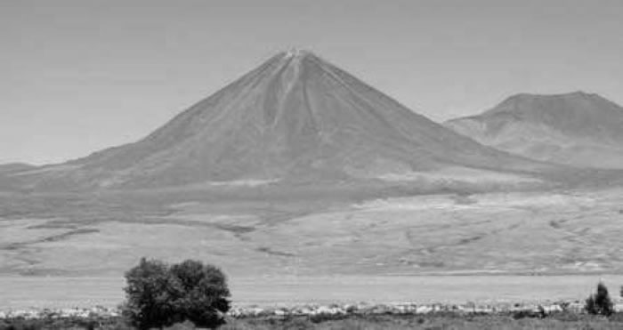 Fig. 4-3. Estrato volcán Lican Cabur (San Pedro de Atacama, Chile).