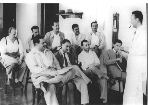 Equipo de geólogos del Instituto de Geología y Minería que conducía Abel Peirano. De pie de derecha a izquierda: Luis de la Fuente, Carlos Córdoba, Wilfredo Lyons, José S. Iglesias y Rogelio Bellmann; 1ra fila: Juan C. Porto, Gregorio de la Puente, Enrique Alabí y Raúl Chomnales.