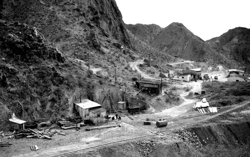 Campamento en Farallón Negro (1962, gentileza Dr. Llambías).